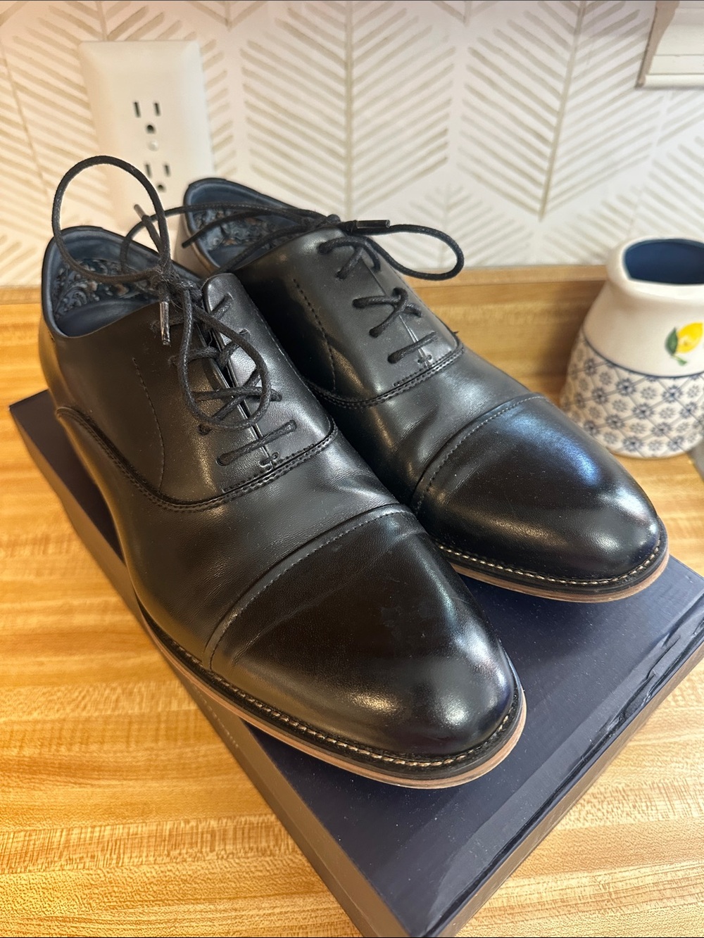 Men's Black Leather Cap-Toe Derbys — Classic Lace-Up Oxfords